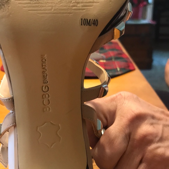 BCBG women’s Beige/Blk. Patent Heels - Picture 6 of 7